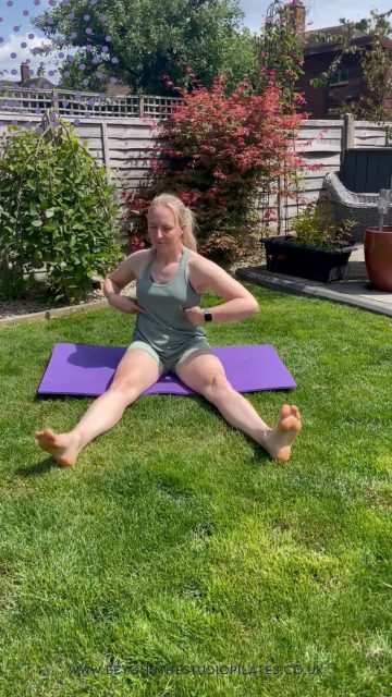 Runners are prone to developing tight QL muscles (a muscle in your lower back) due to the muscle's significant role in stabilising the lower back and pelvis during running. Addressing this issue involves a holistic approach that includes stretching, strengthening, and massage.
Today I am going to take you through a simple stretch for your QL to help re lieve the tightness and help the muscle function correctly.
How to:
•  Sit on your sit bones, legs shoulder width or wider apart
•  Put your left hand under the inside of your left knee
•  Rotate your body to the right
•  Sweep the right arm up over your ear and point your fingers towards your left toes
•  Hold at a point of mild tension for 30 seconds
•  Option to hold for another 20 seconds
•  Repeat on other side
•  Add in to your pre run warm up and cool down
If you are interested in learning how strength and flexibility workouts can improve your running economy and help you stay more injury free use the link in my bio to visit my website and find out more about my courses for runners.
.
.
.
#mobilityforrunners #runningstretches #stretchesforrunners #running #couchto5k #stretching #effectivestretchesforrunners